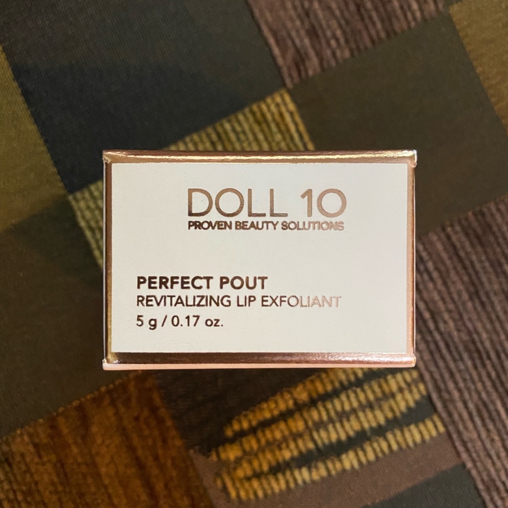 NIB PERFECT POUT REVITALIZING LIP EXFOLIANT